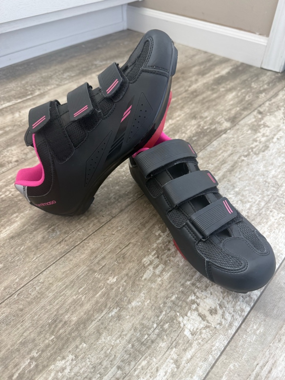 Tommaso Cycling Shoes Size 40 Black/Pink Peloton Compatible